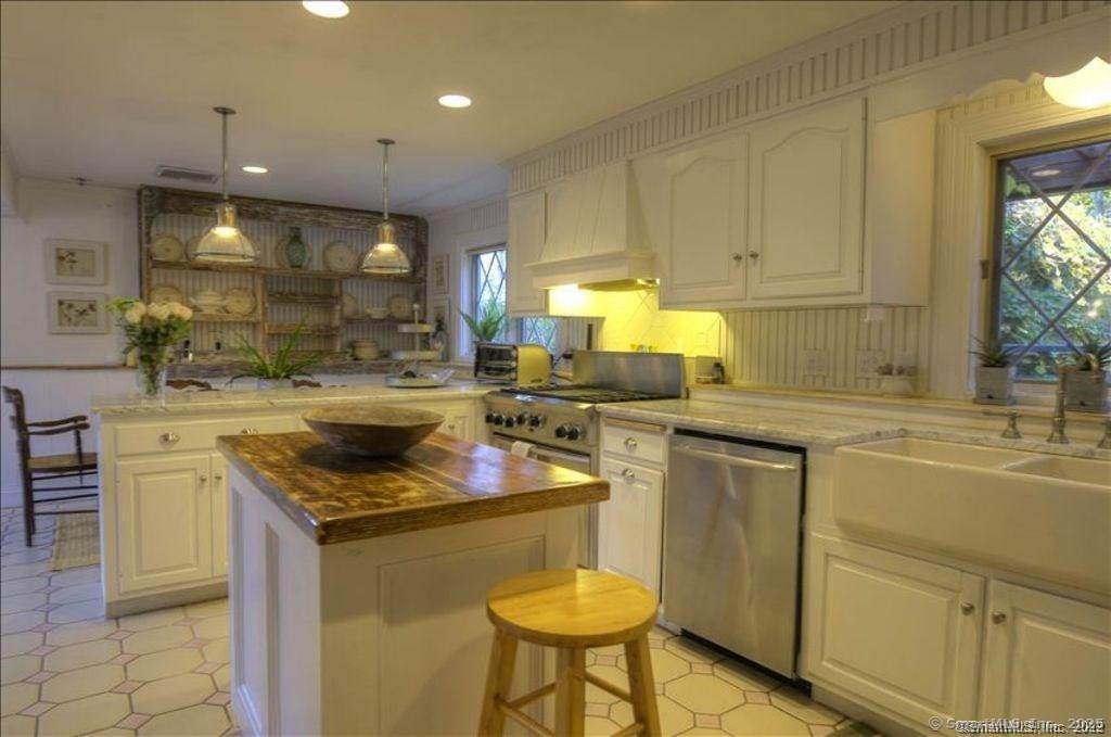 38 Strawberry Ridge Road Warren, CT 06777 - Photo 5 of 31