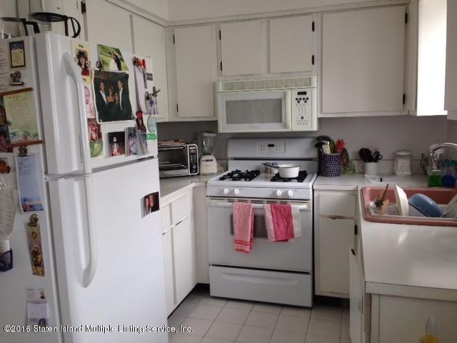 67 Stack Drive Staten Island, NY 10312 - Photo 6 of 7 Kitchen