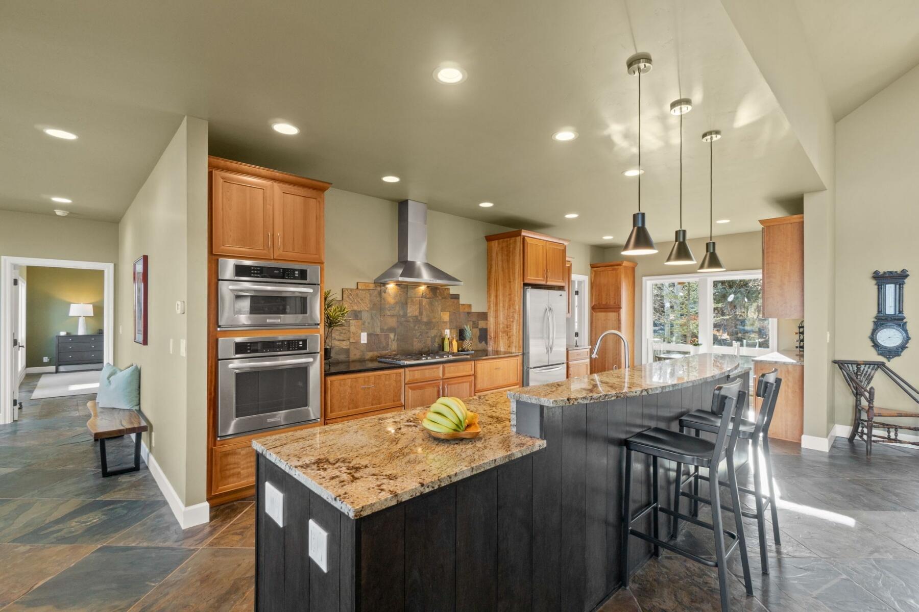 64891 Collins Road Bend, OR 97703 - Photo 9 of 46 9