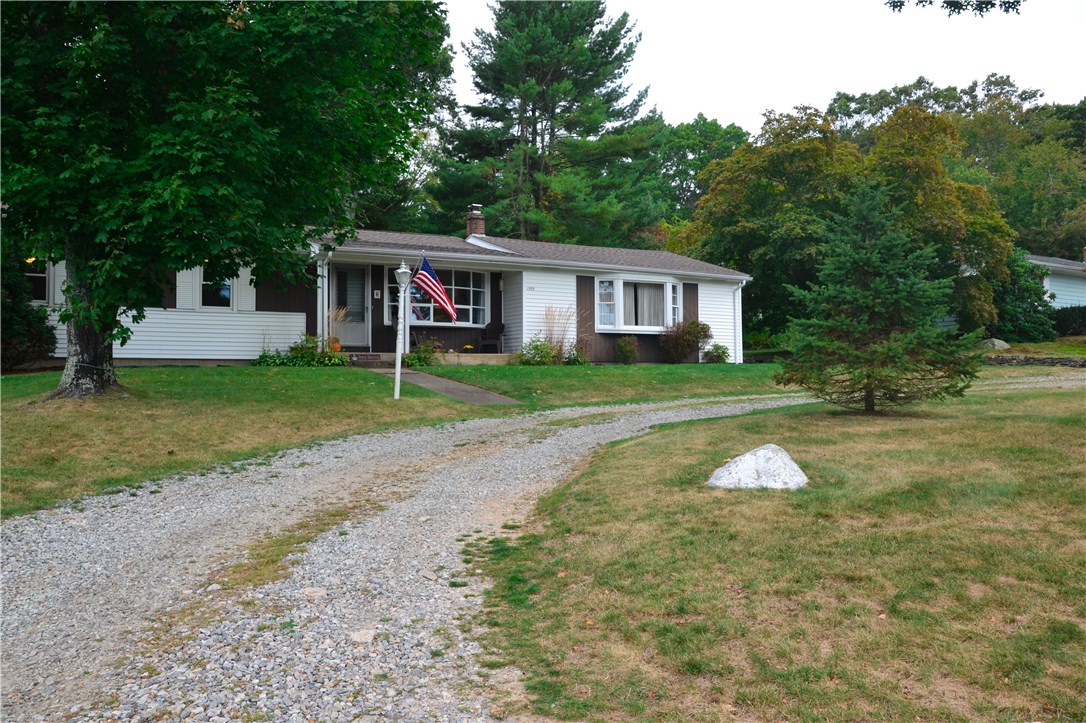 1379 Hope Road Cranston, RI 02831 - Photo 4 of 28 Circular drive