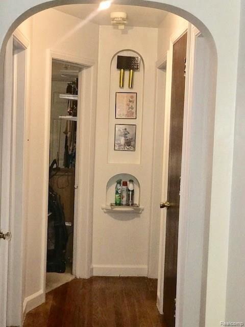 18661 Strathmoor Street Detroit, MI 48235 - Photo 11 of 24 1st floor hall