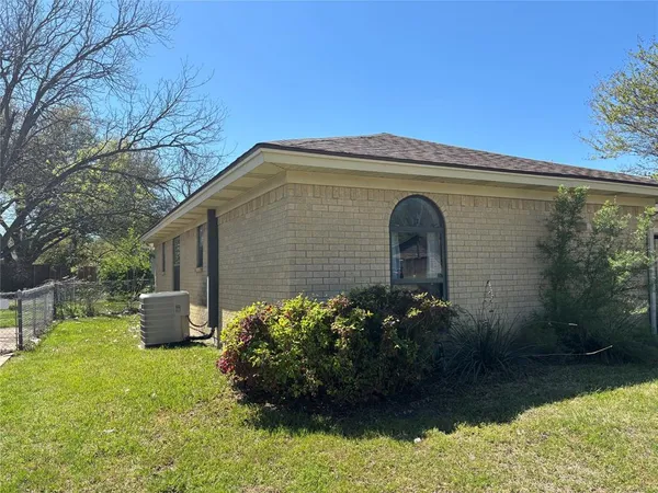 $224,900 | 400 Harris Drive, Crowley, TX 76036