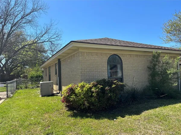 $224,900 | 400 Harris Drive, Crowley, TX 76036