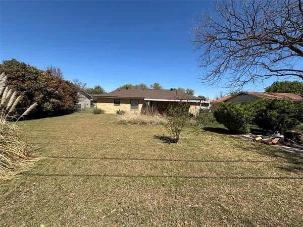 $224,900 | 400 Harris Drive, Crowley, TX 76036