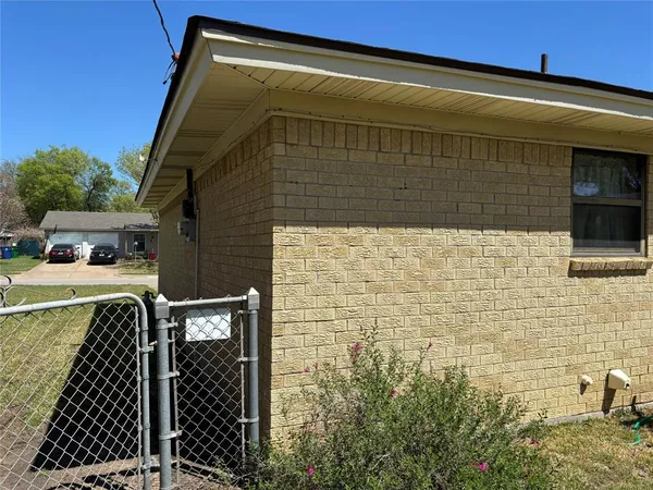 $224,900 | 400 Harris Drive, Crowley, TX 76036