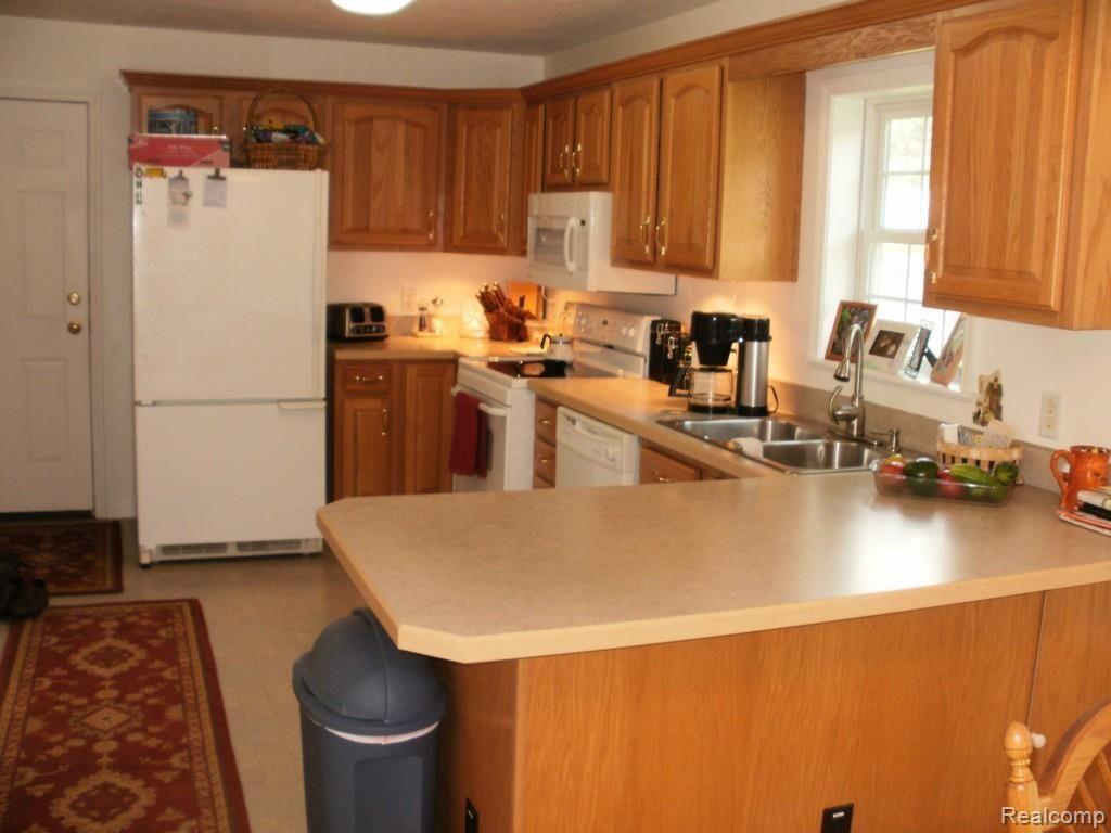 7893 Cribbins Road Croswell, MI 48422 - Photo 5 of 13 P4130010.jpg