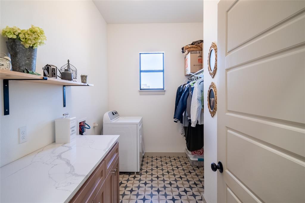 375 Wolf Front Road Van Alstyne, TX 75495 - Photo 30 of 40 a bathroom with a sink and a shower