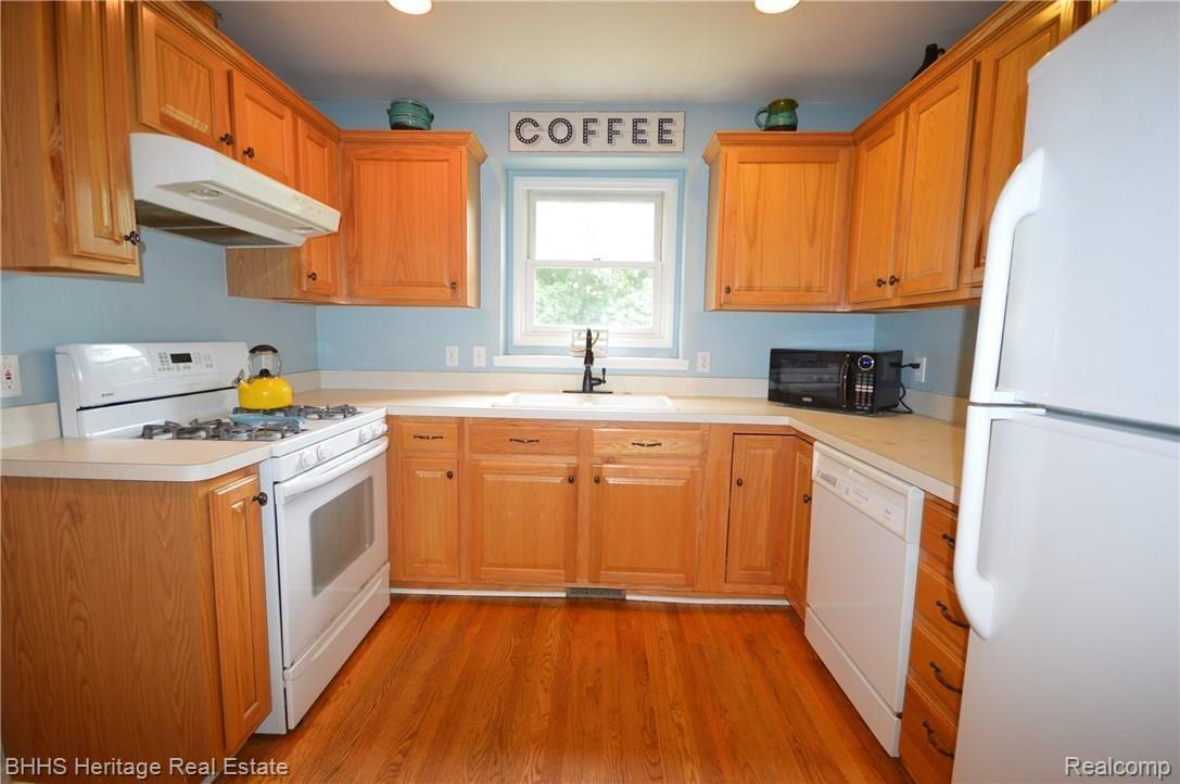 8569 Lee Road Brighton, MI 48116 - Photo 16 of 60 DSC_0990.JPG
