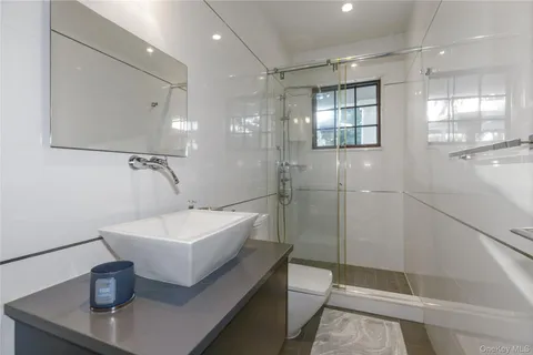 $5,698,000 | 5 Farmwoods Lane, Glen Head, NY 11545