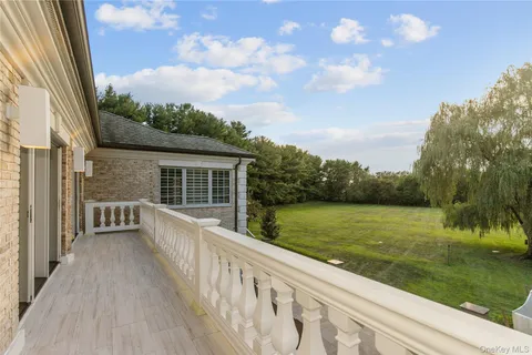 $5,698,000 | 5 Farmwoods Lane, Glen Head, NY 11545