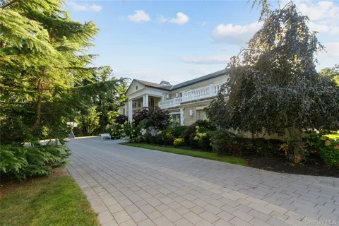 $5,698,000 | 5 Farmwoods Lane, Glen Head, NY 11545