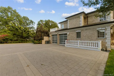 $5,698,000 | 5 Farmwoods Lane, Glen Head, NY 11545