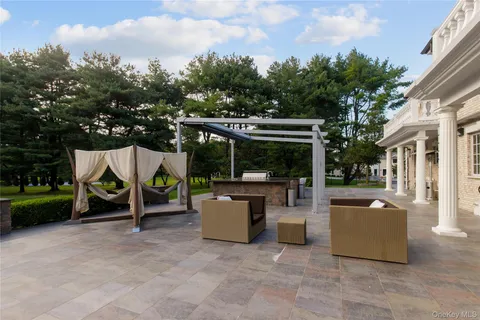 $5,698,000 | 5 Farmwoods Lane, Glen Head, NY 11545