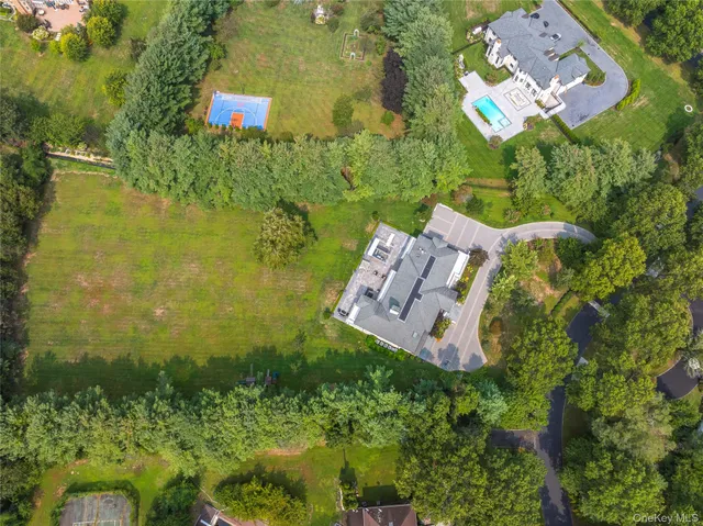 $5,698,000 | 5 Farmwoods Lane, Glen Head, NY 11545