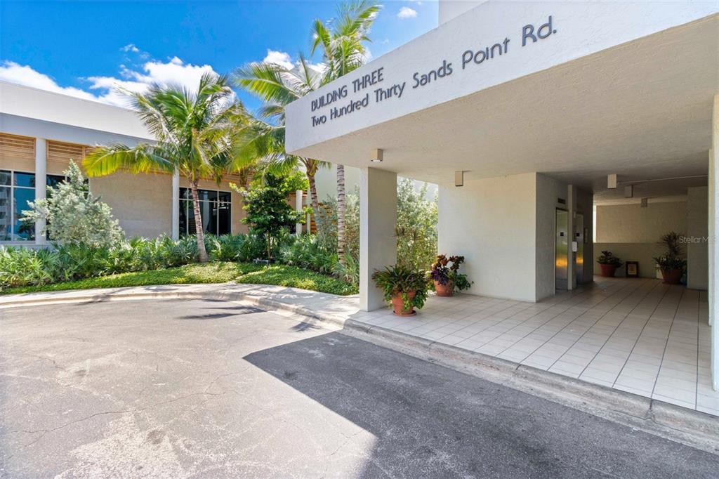 230 Sands Point Road, Unit 3703 Longboat Key, FL 34228 - Photo 2 of 40 Gallery Image 2