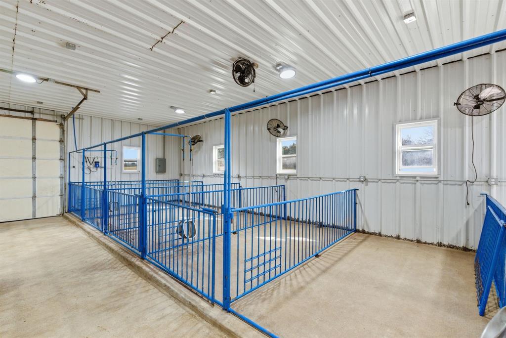 1601 A Stafford Road Weatherford, TX 76088 - Photo 7 of 34 a view of an entryway