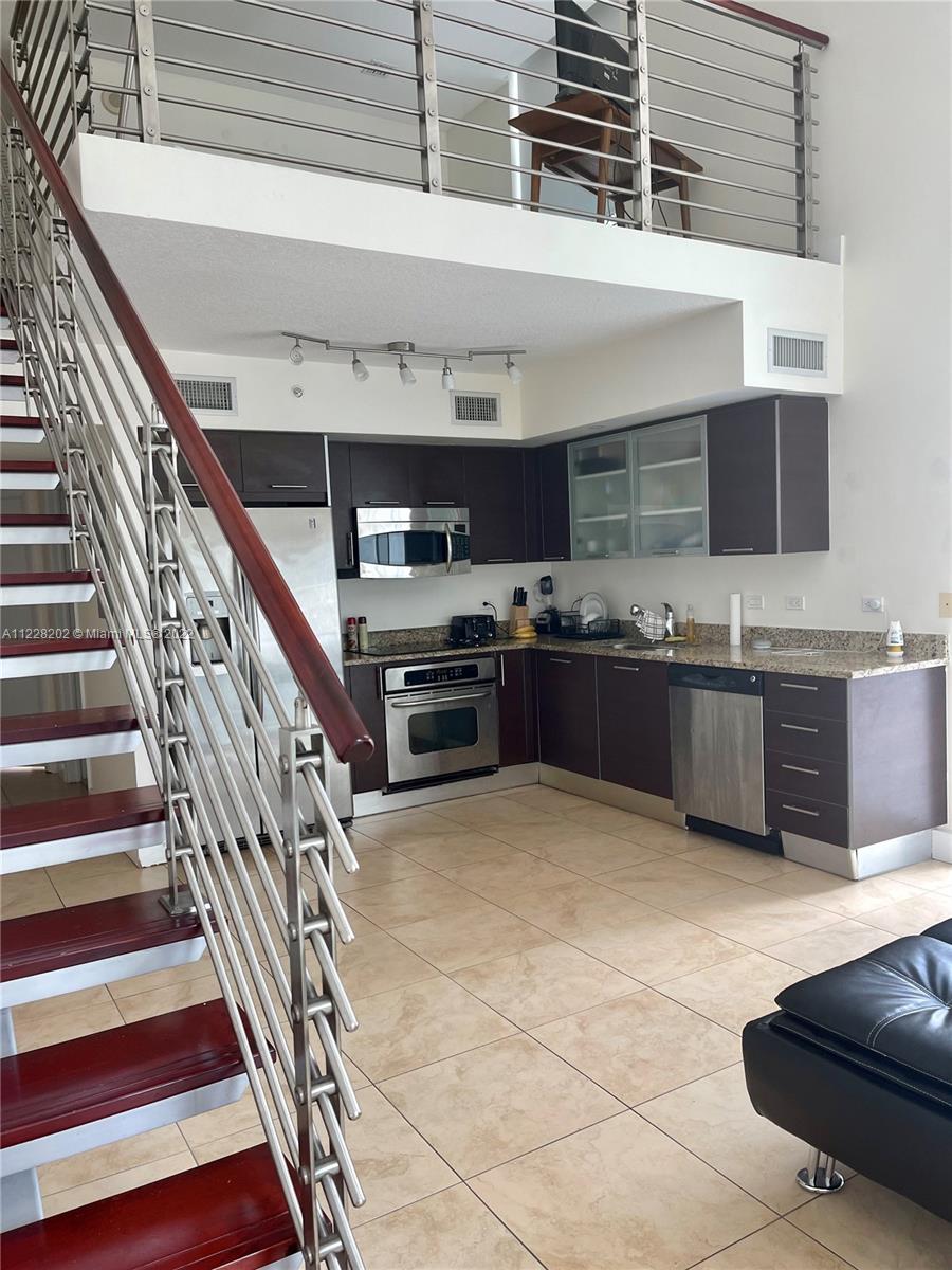 41 Southeast 5th Street, Unit 702 Miami, FL 33131 - Photo 16 of 23