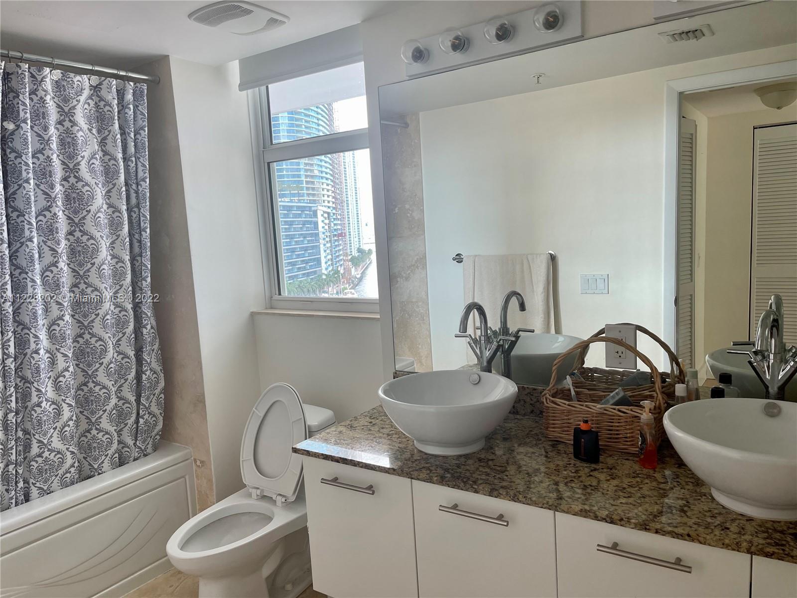 41 Southeast 5th Street, Unit 702 Miami, FL 33131 - Photo 19 of 23