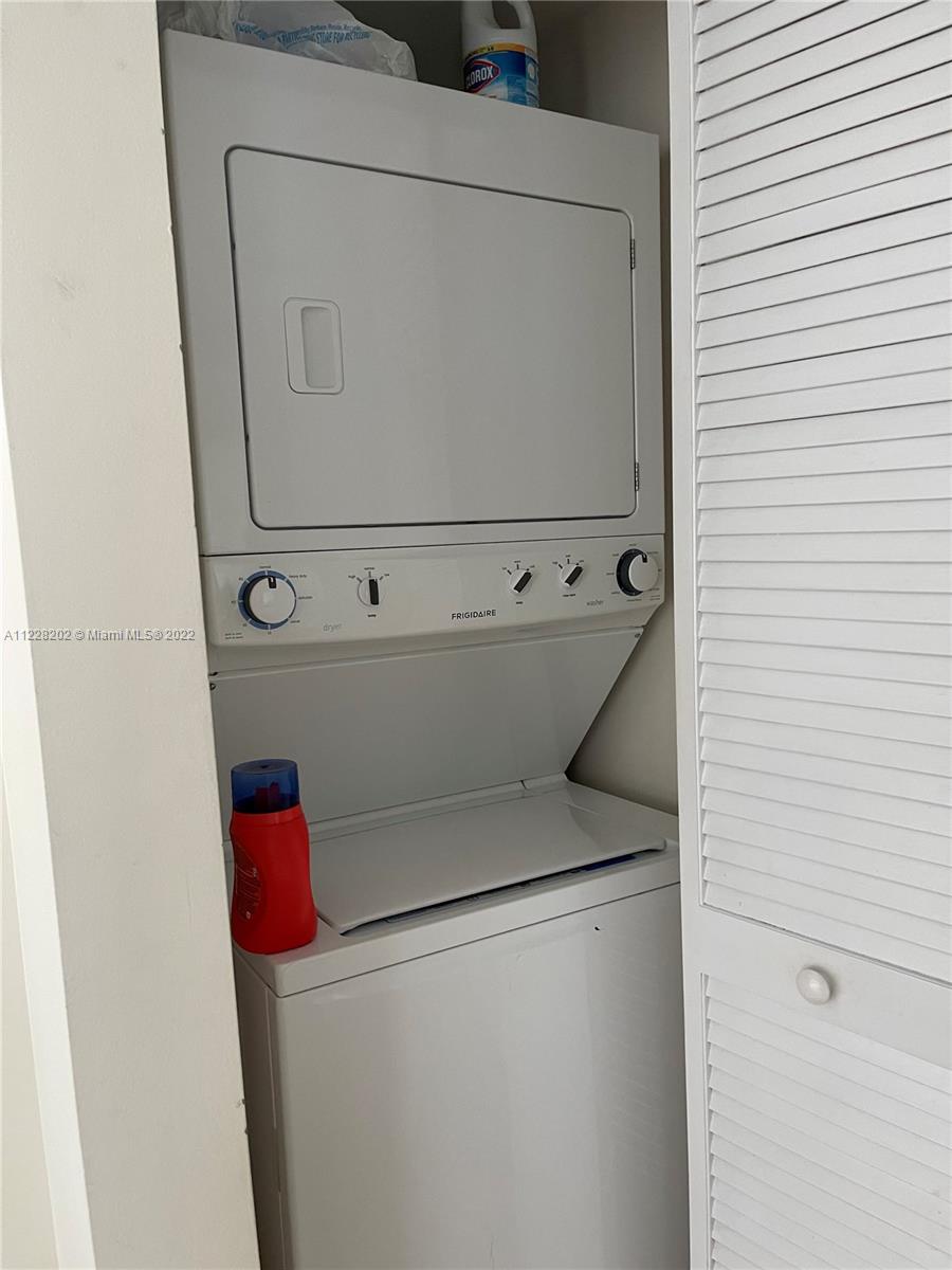 41 Southeast 5th Street, Unit 702 Miami, FL 33131 - Photo 20 of 23