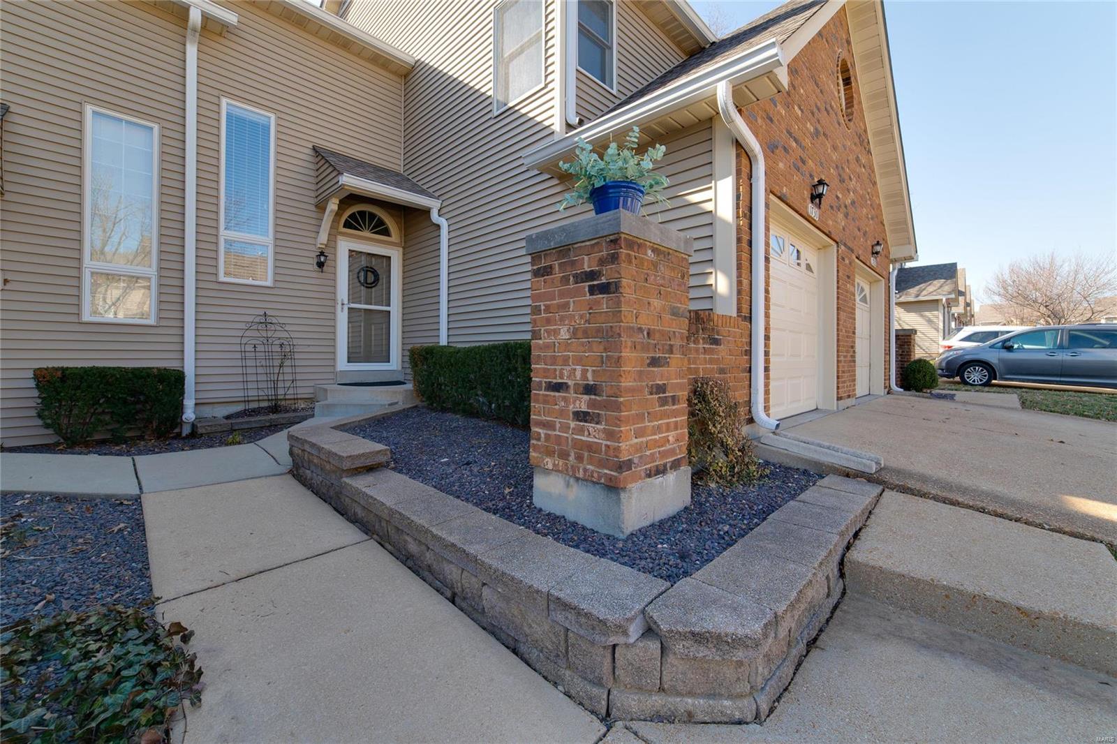 1730 Blue Oak Drive Chesterfield, MO 63017 - Photo 2 of 33