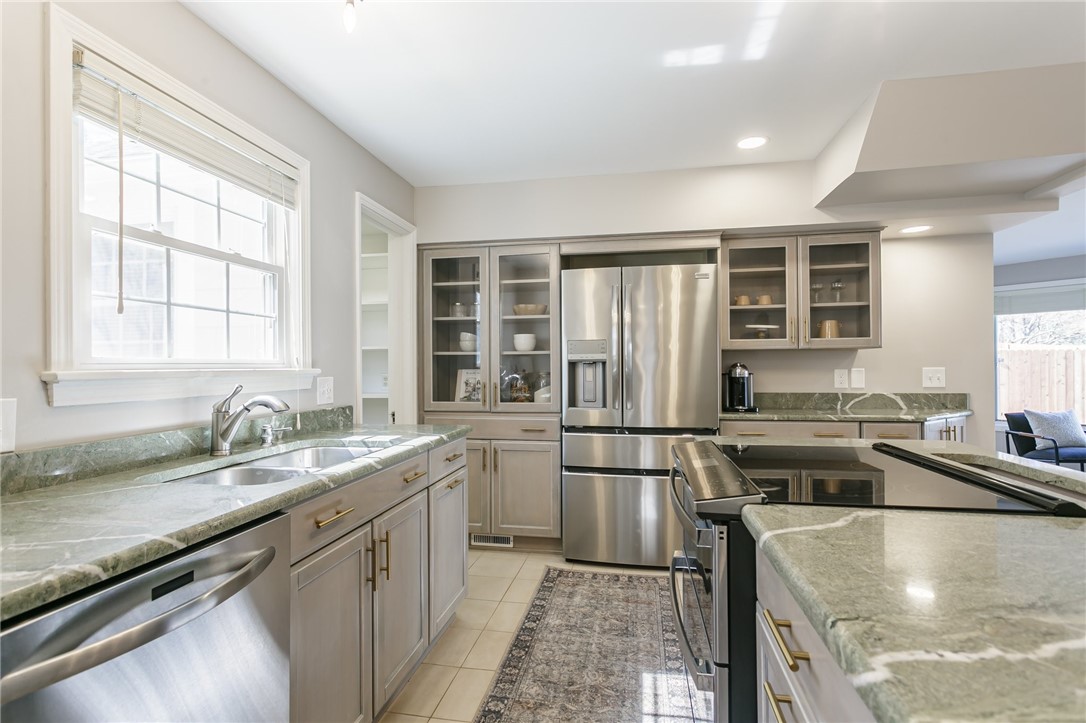 48 Commodore Parkway Brighton, NY 14625 - Photo 9 of 45