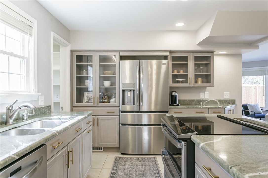 48 Commodore Parkway Brighton, NY 14625 - Photo 10 of 45