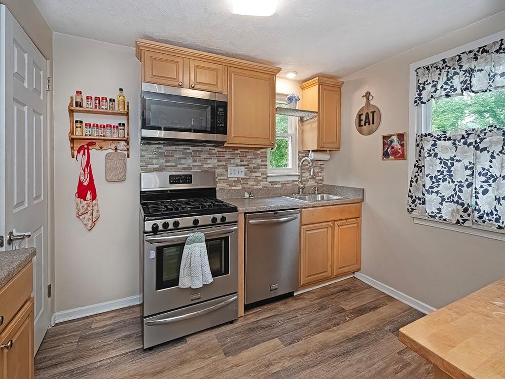 919 Roland Road Pittsburgh, PA 15221 - Photo 13 of 31 Gallery Image 13