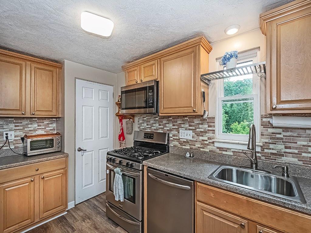 919 Roland Road Pittsburgh, PA 15221 - Photo 14 of 31 Gallery Image 14
