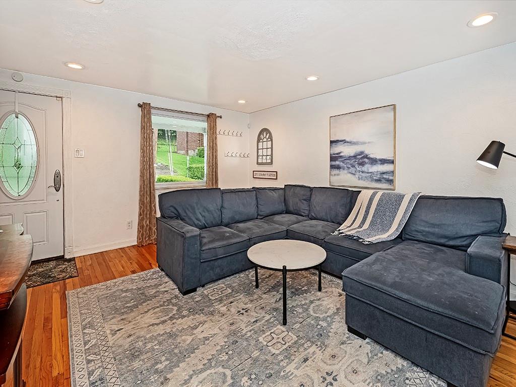 919 Roland Road Pittsburgh, PA 15221 - Photo 6 of 31 Gallery Image 6