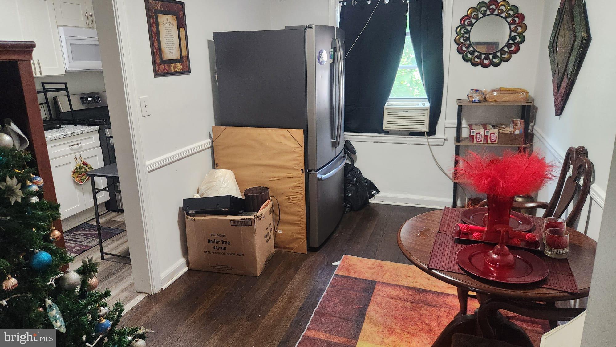 4432 Manorview Road Baltimore, MD 21229 - Photo 20 of 24 Cozy kitchen nook with vibrant accents.
