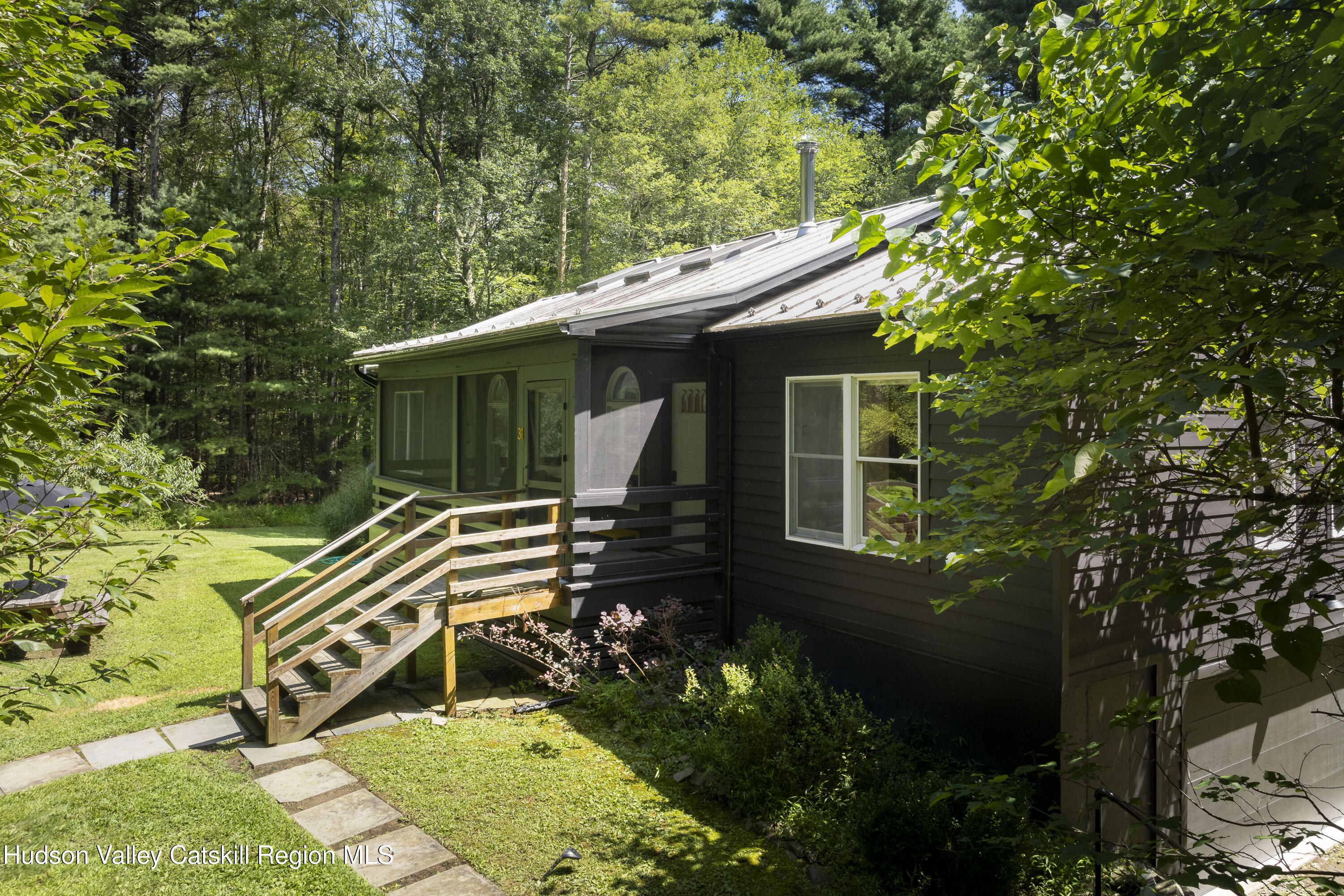 31 Joy Ridge Saugerties, NY 12477 - Photo 27 of 39 a front view of a house with garden