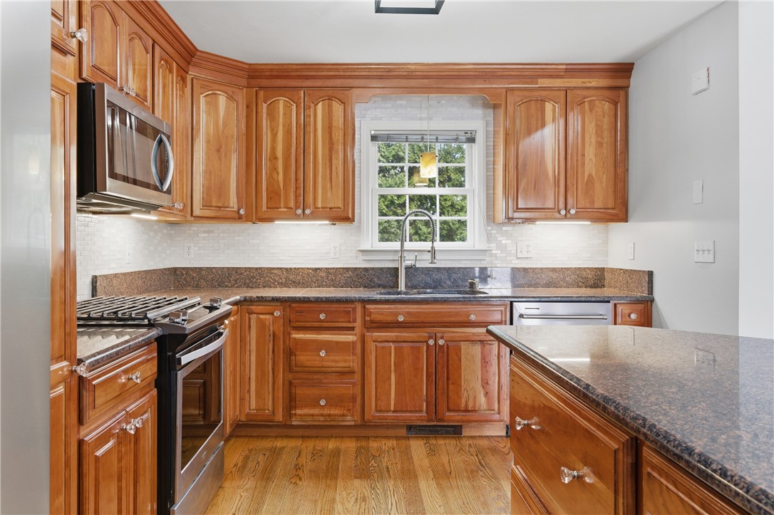 136 Roland Street Cumberland, RI 02864 - Photo 5 of 50