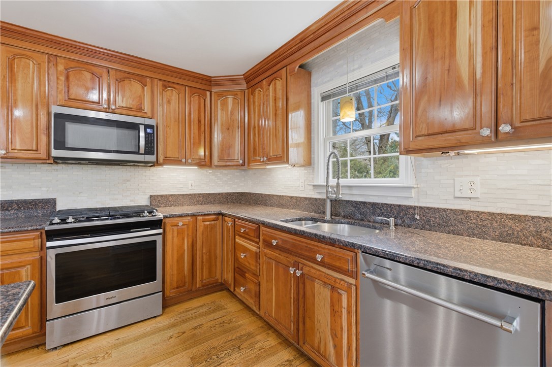 136 Roland Street Cumberland, RI 02864 - Photo 7 of 50