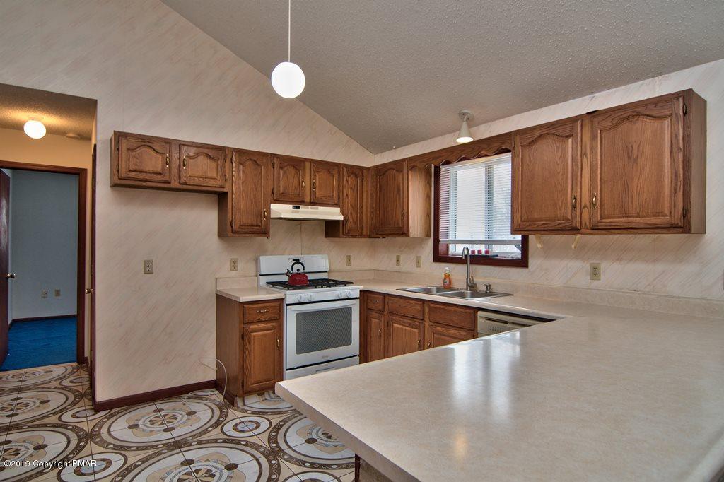 4134 Hickory Road Tobyhanna, PA 18466 - Photo 15 of 37 Kitchen