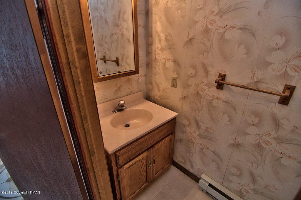 4134 Hickory Road Tobyhanna, PA 18466 - Photo 19 of 37 Powder Room