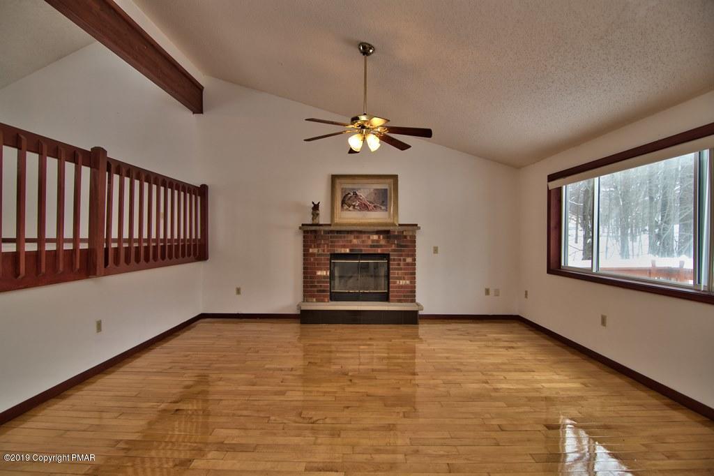 4134 Hickory Road Tobyhanna, PA 18466 - Photo 8 of 37 Living Room