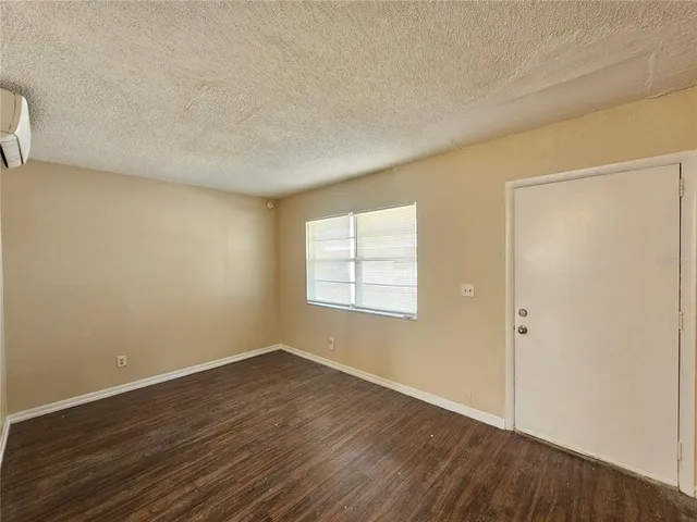 $1,150 | 201 Northwest Jefferson Circle North, Unit 2, St. Petersburg, FL 33702