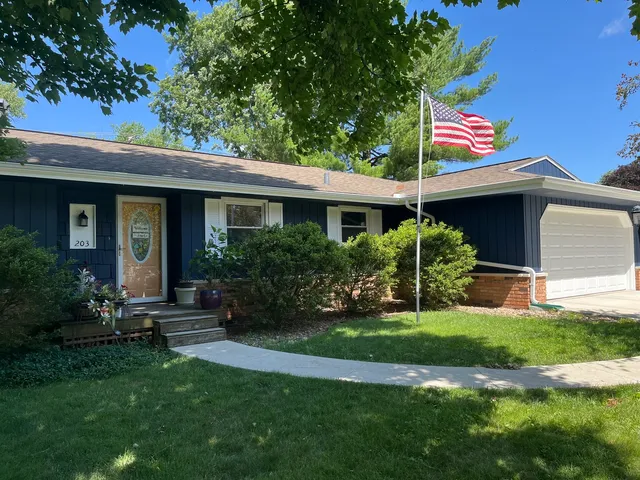 $299,900 | 203 Centennial Avenue, Normal, IL 61761
