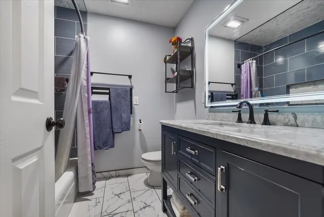 $299,900 | 203 Centennial Avenue, Normal, IL 61761