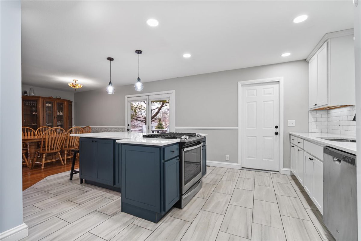 203 Centennial Avenue Normal, IL 61761 - Photo 3 of 23