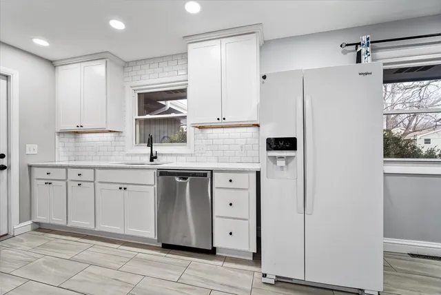 $299,900 | 203 Centennial Avenue, Normal, IL 61761