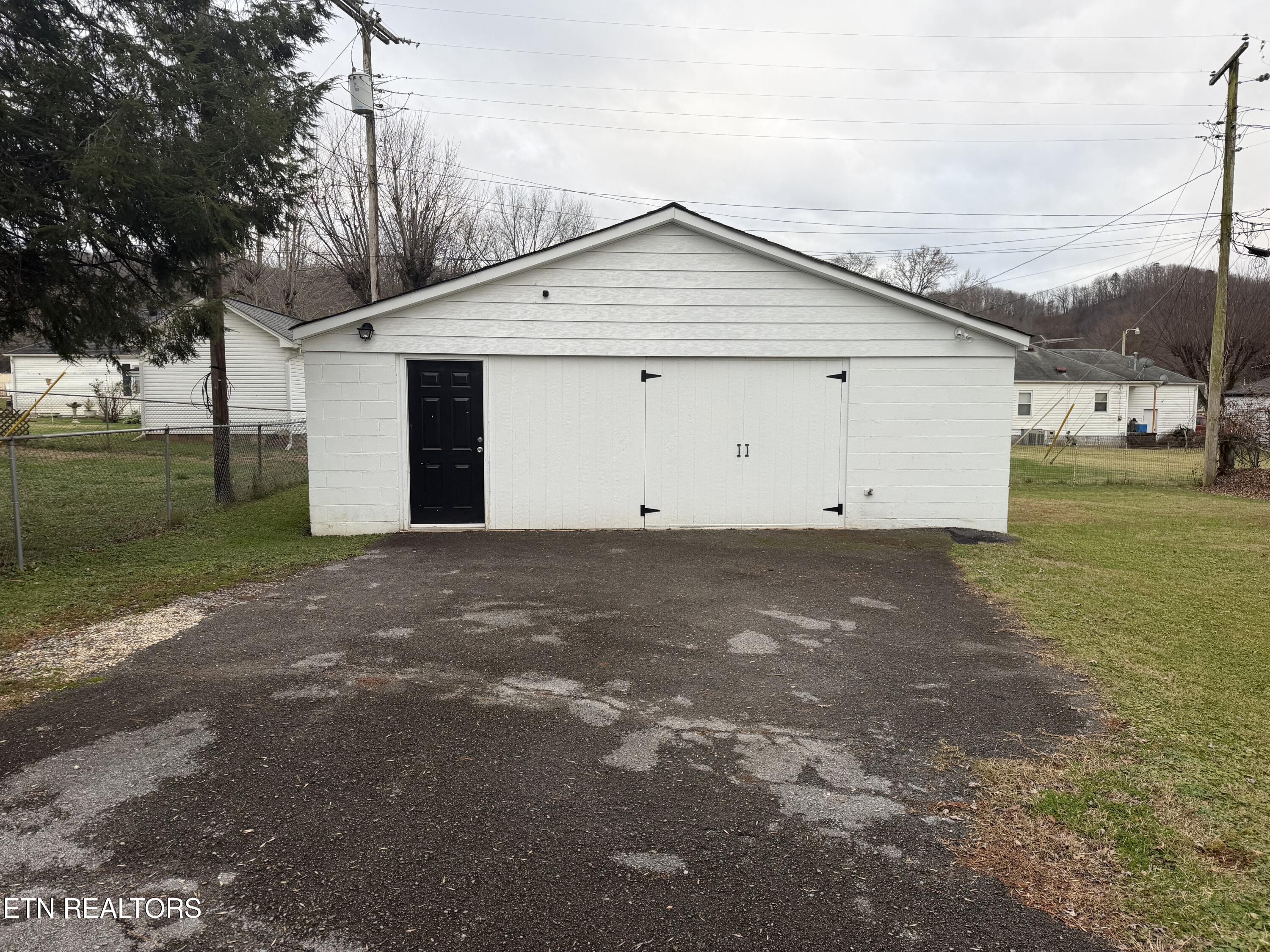 311 Alabama Avenue Clinton, TN 37716 - Photo 10 of 43 Exterior Garage 1