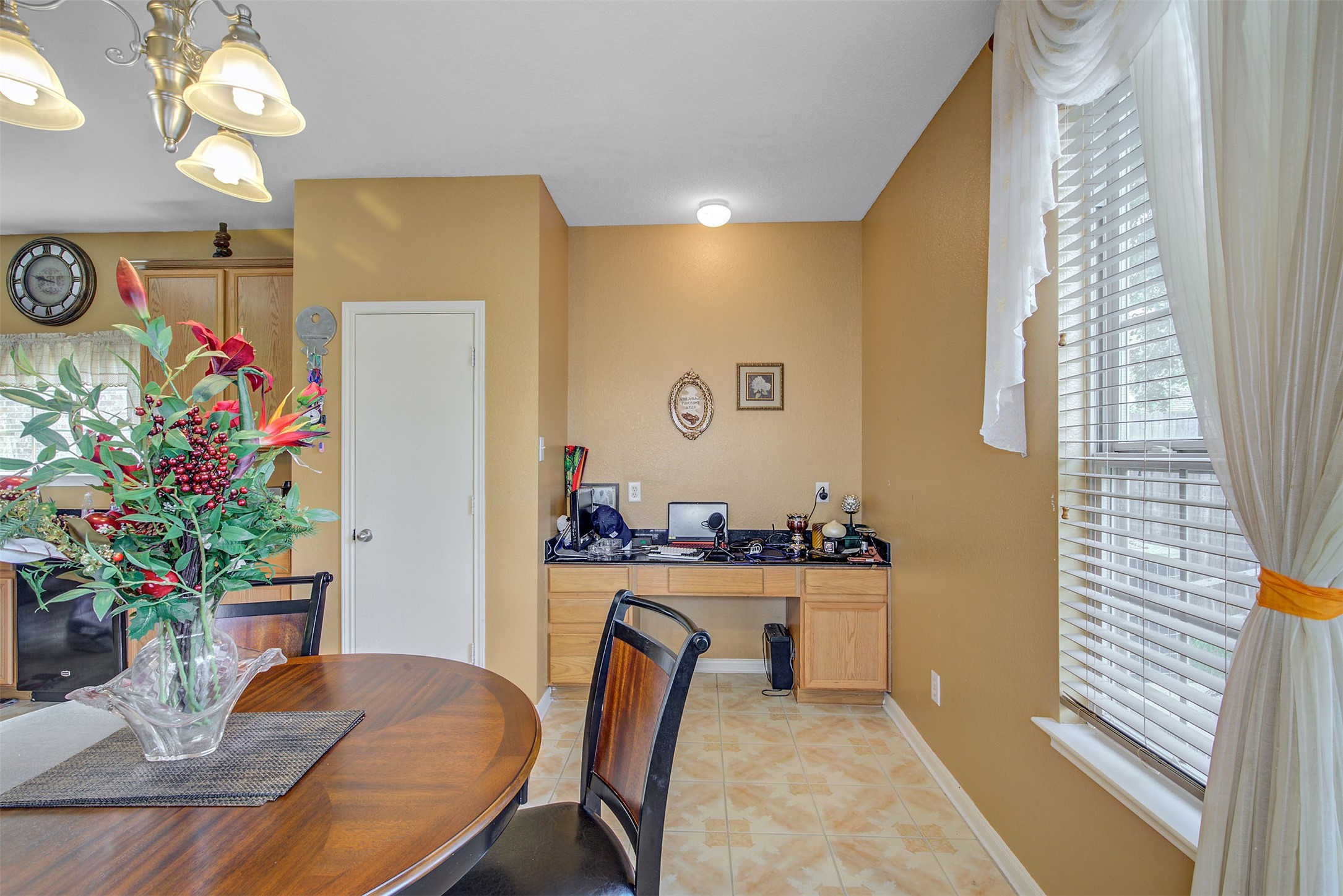 29642 Legends Green Drive Spring, TX 77386 - Photo 18 of 44 a view of a dining room with furniture and a potted plant
