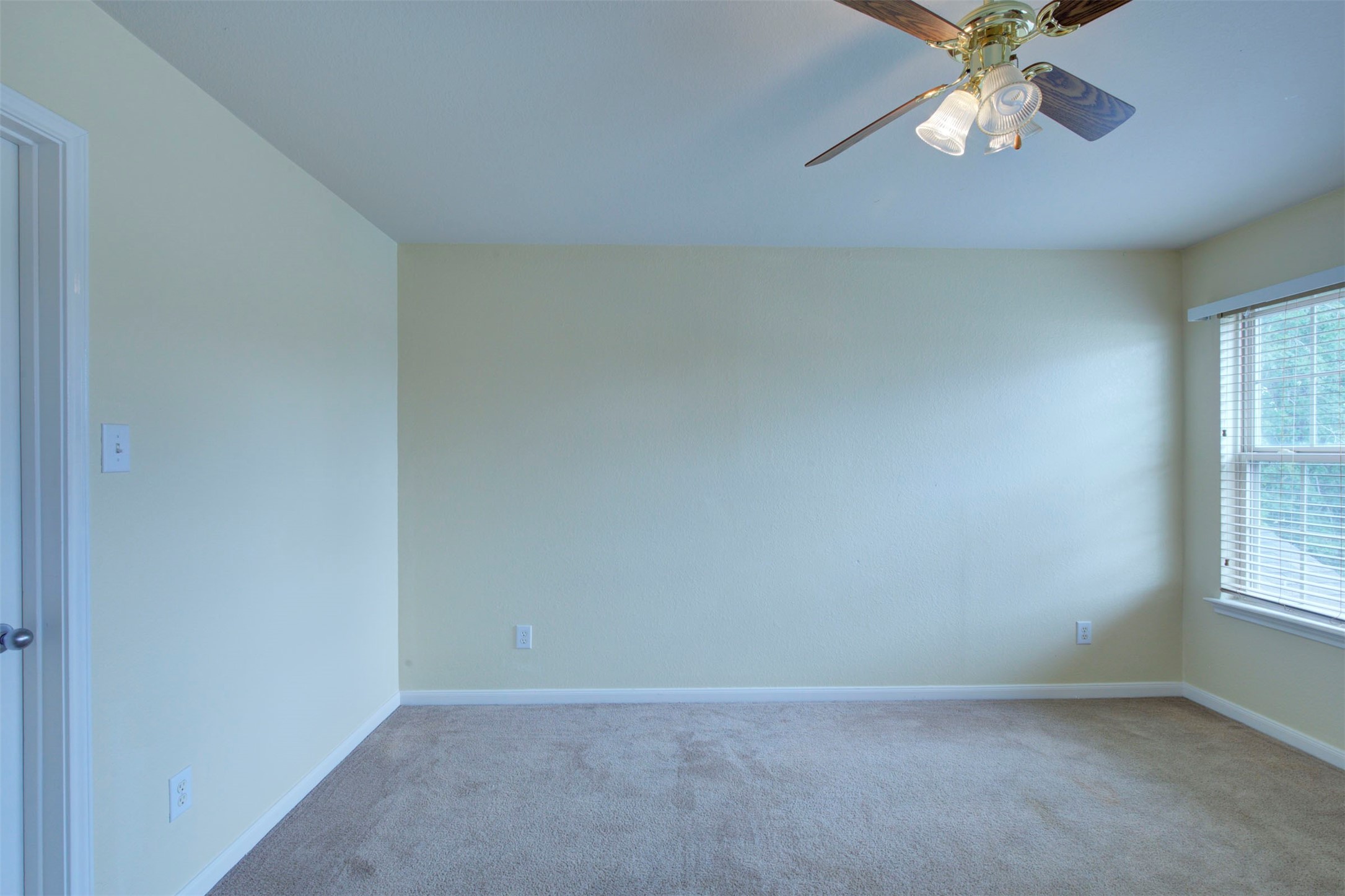 29642 Legends Green Drive Spring, TX 77386 - Photo 39 of 44 an empty room with window and chandelier fan