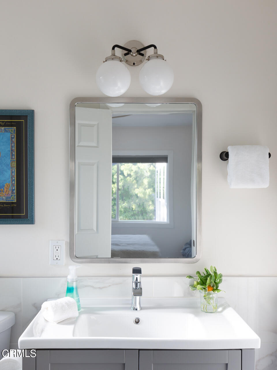 4105 Aralia Road Altadena, CA 91001 - Photo 21 of 41 a bathroom with a sink and a bathtub