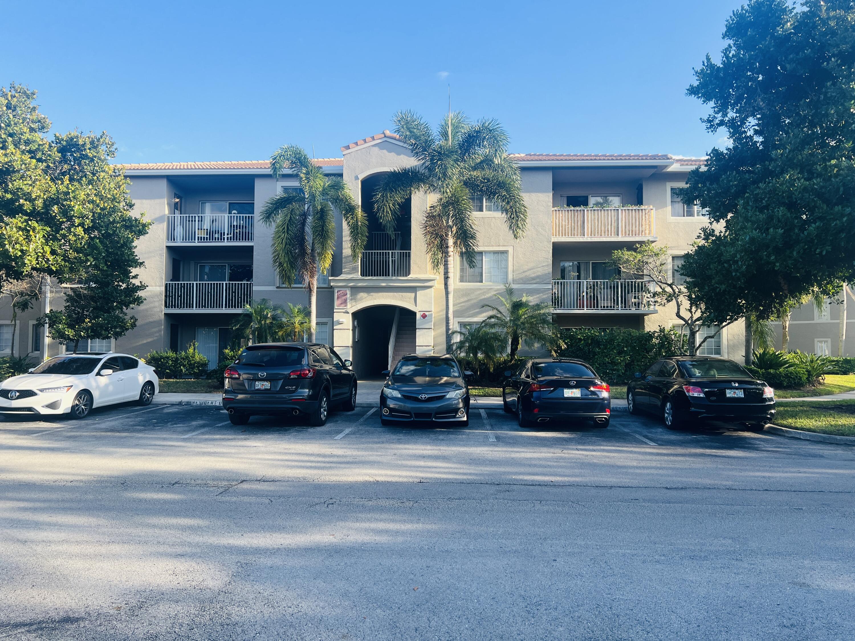 5025 Wiles Road, Unit 305 Coconut Creek, FL 33073 - Photo 4 of 22 Building 5025