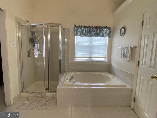 8 Stonehedge Drive East Windsor, NJ 08520 - Photo 25 of 47 Shower & Tub