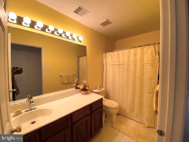 8 Stonehedge Drive East Windsor, NJ 08520 - Photo 31 of 47 Main full bath with tub shower in the hallway