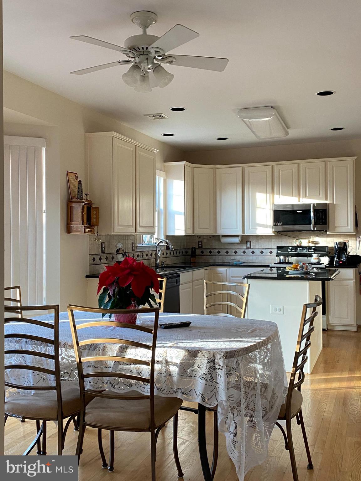 8 Stonehedge Drive East Windsor, NJ 08520 - Photo 10 of 47 Kitchen /Breakfast room