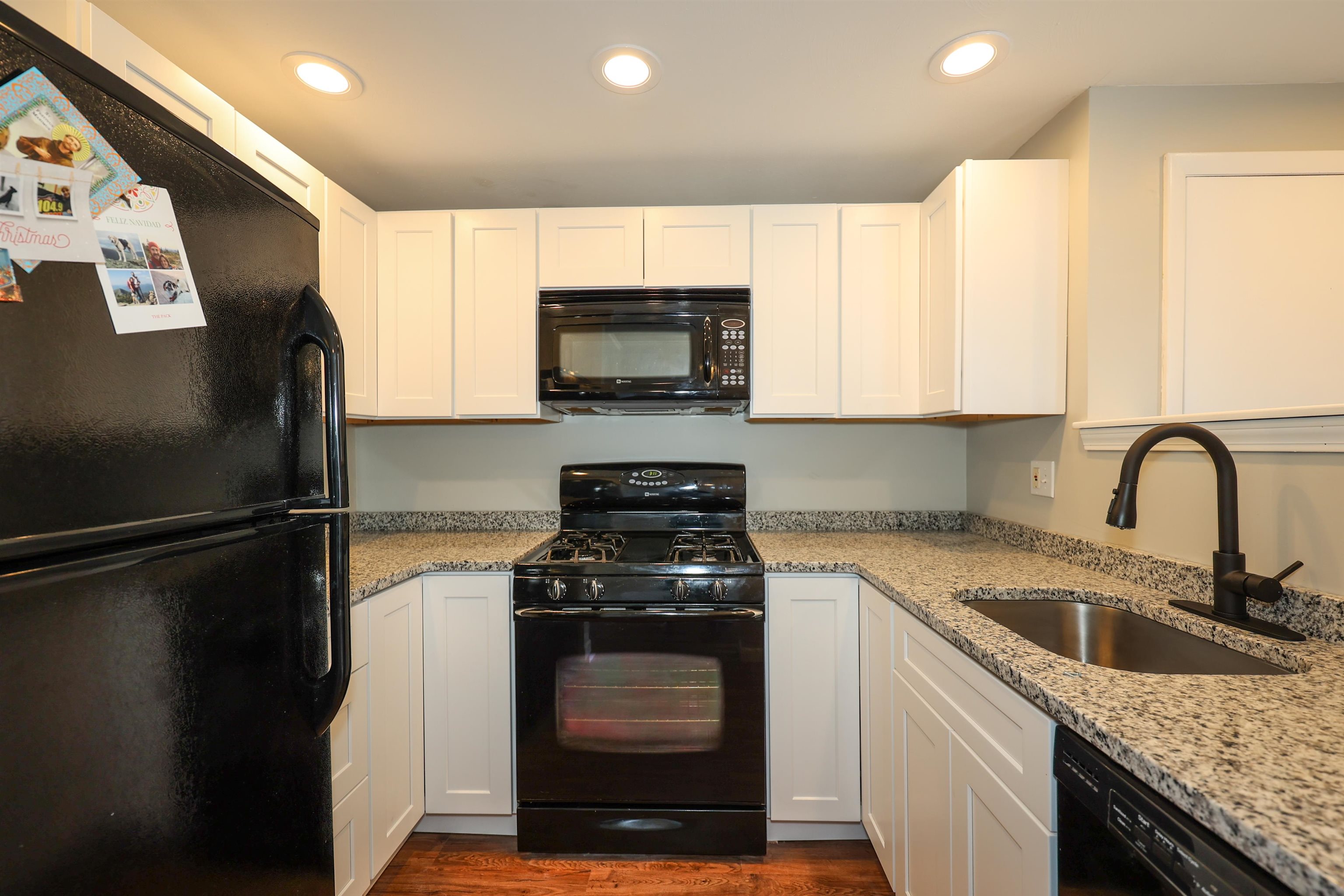 27 Spring Cove Road Nashua, NH 03062 - Photo 4 of 35
